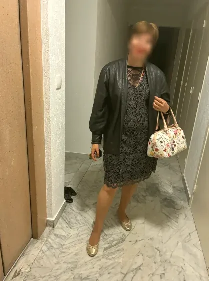 Anna, 37