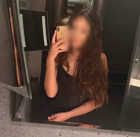 Bernadette, 24