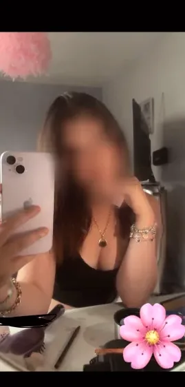 Bettina, 20