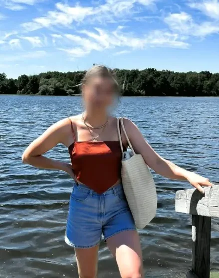 Celine, 24
