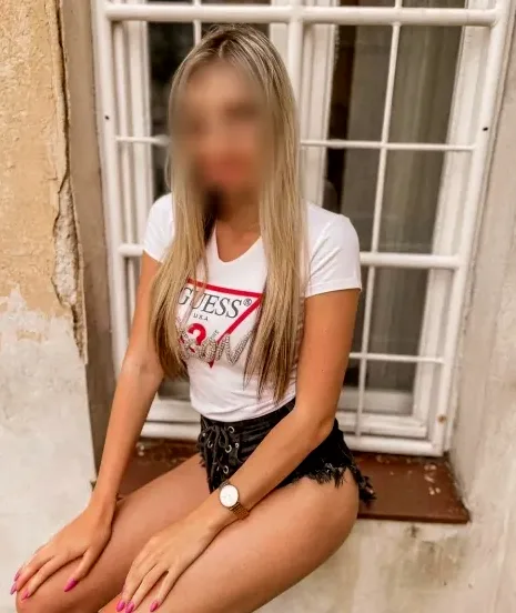 Chiara, 31