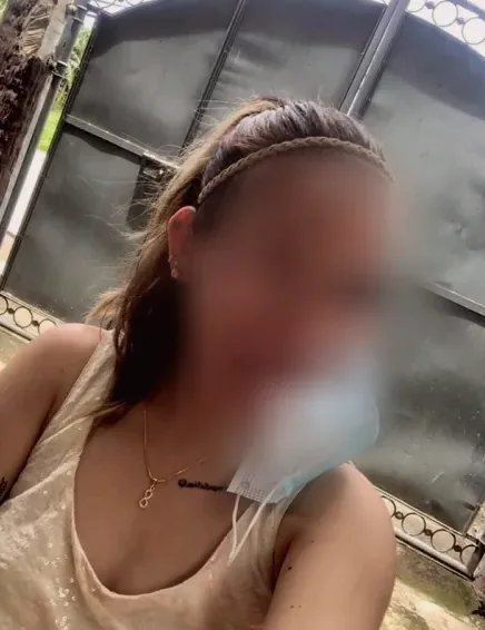 Elisabeth, 37