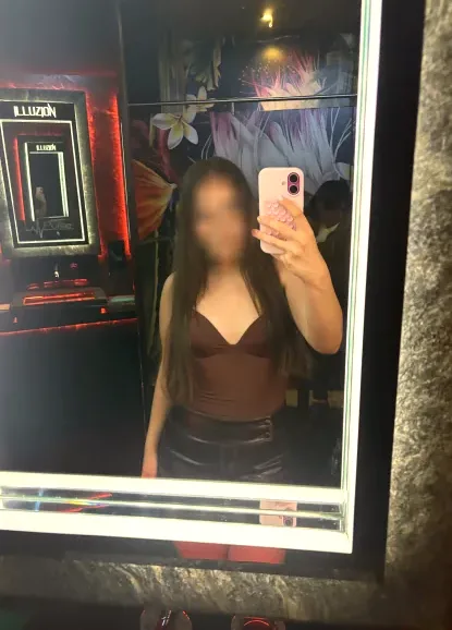 Emina, 18
