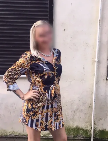 Eva, 34