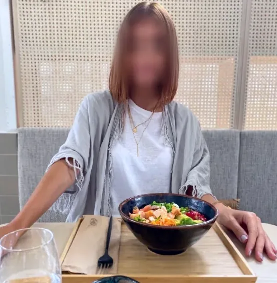 Julia, 37