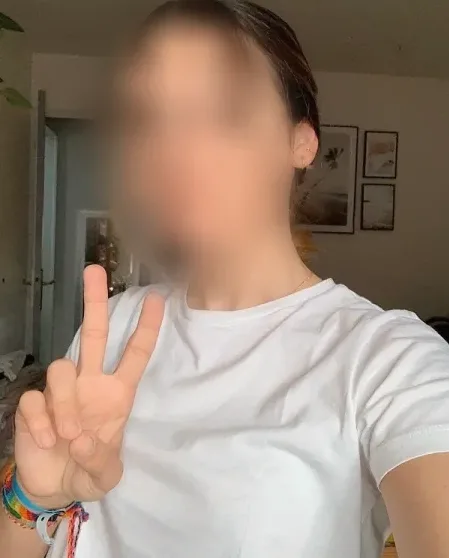 Julia, 29