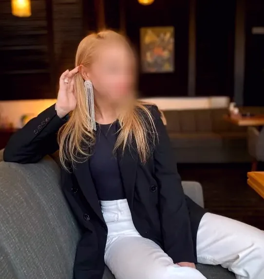Larissa, 32