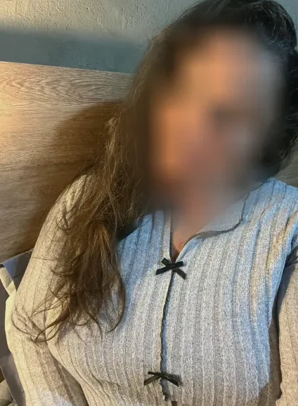 Lilly, 33
