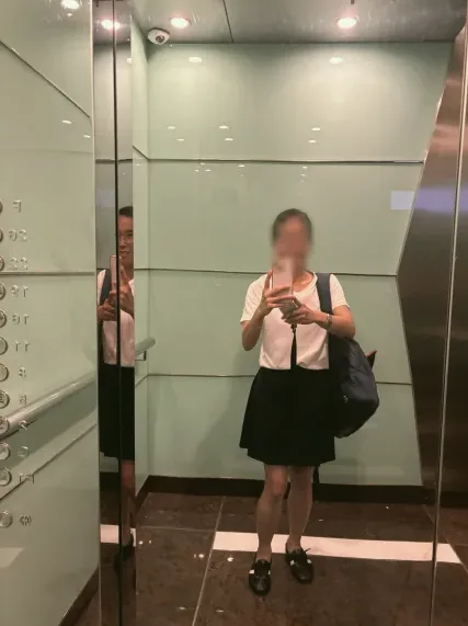 Manuela, 39