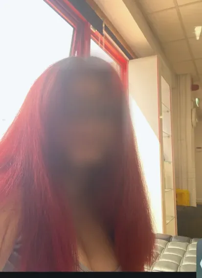 Michaela, 19