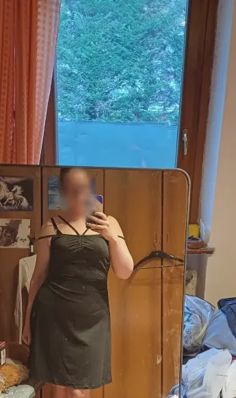 Nicole, 27