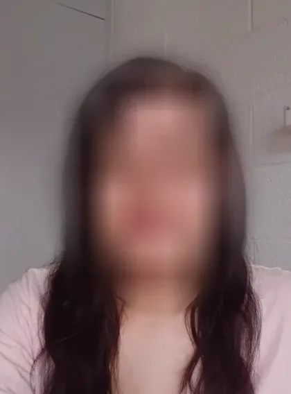 Rosa, 33
