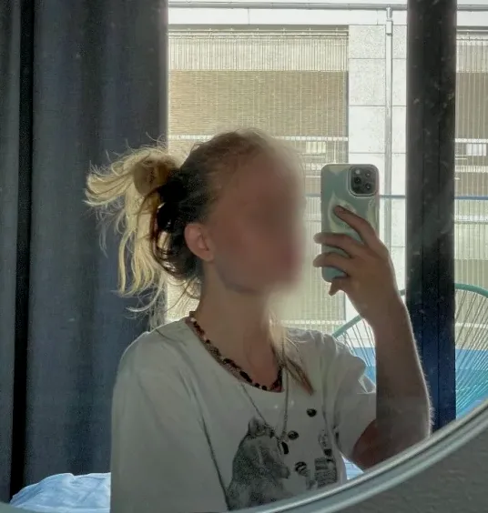 Sandra, 19