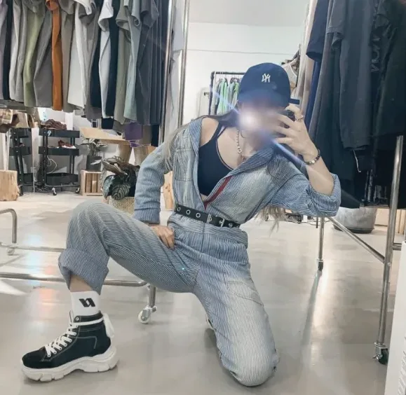 Selina, 28