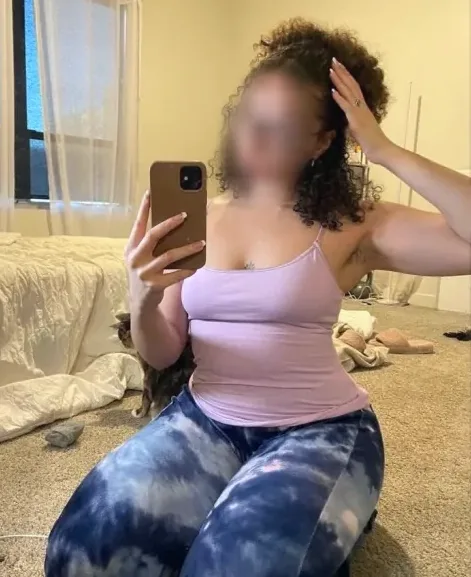 Selma, 32
