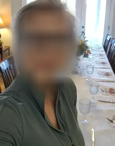 Sina, 38