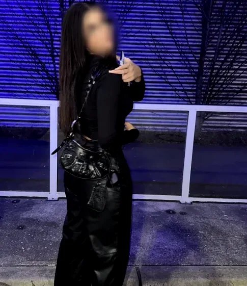 Sophie, 19